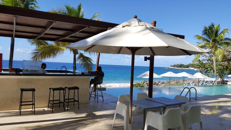 THE INFINITI POOL'S BAR