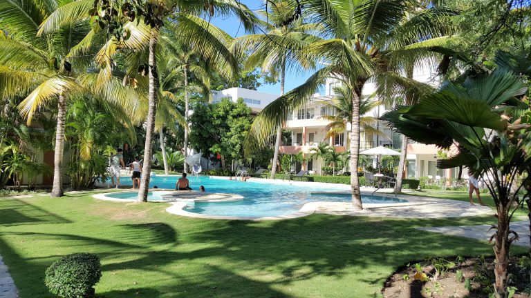 GARDEN SWIMMING POOL